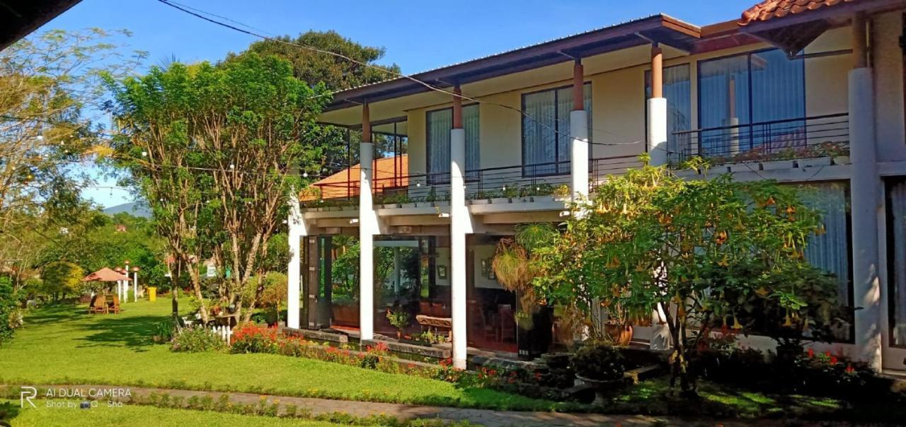 La Oma Hotel Lembang Buitenkant foto