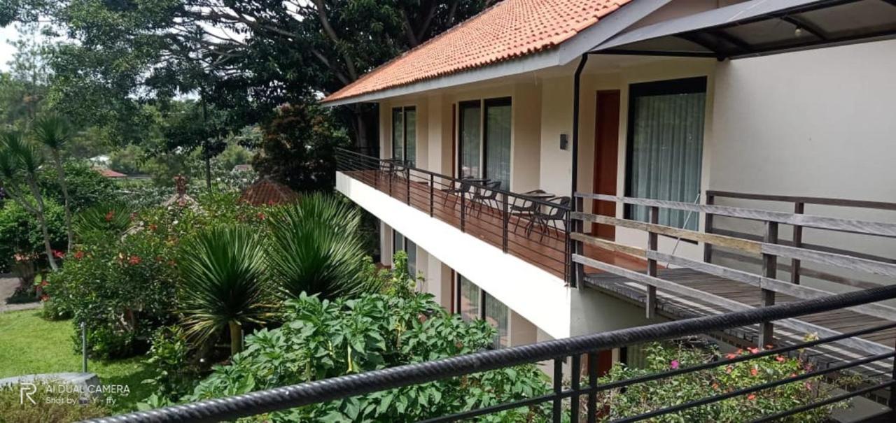 La Oma Hotel Lembang Buitenkant foto