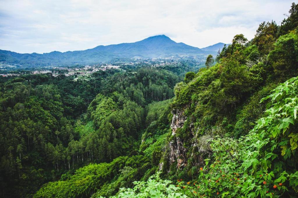 La Oma Hotel Lembang Buitenkant foto