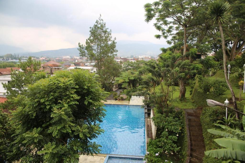 La Oma Hotel Lembang Buitenkant foto
