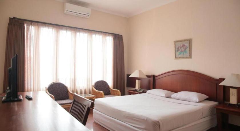 La Oma Hotel Lembang Buitenkant foto