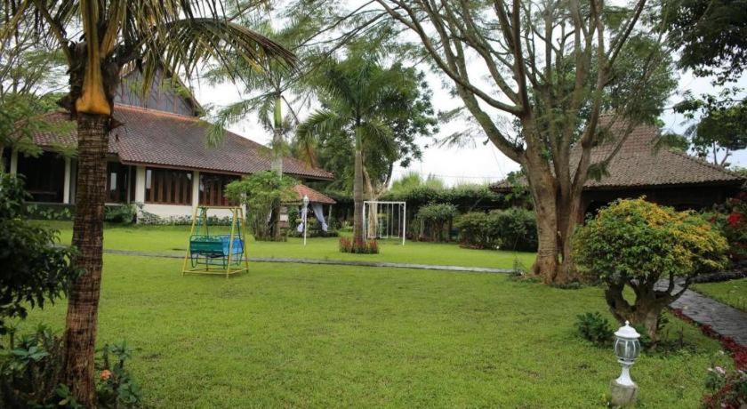 La Oma Hotel Lembang Buitenkant foto