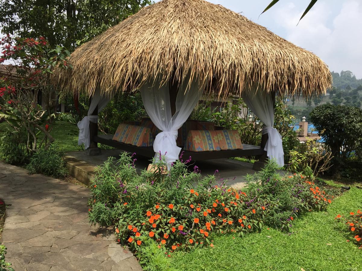 La Oma Hotel Lembang Buitenkant foto